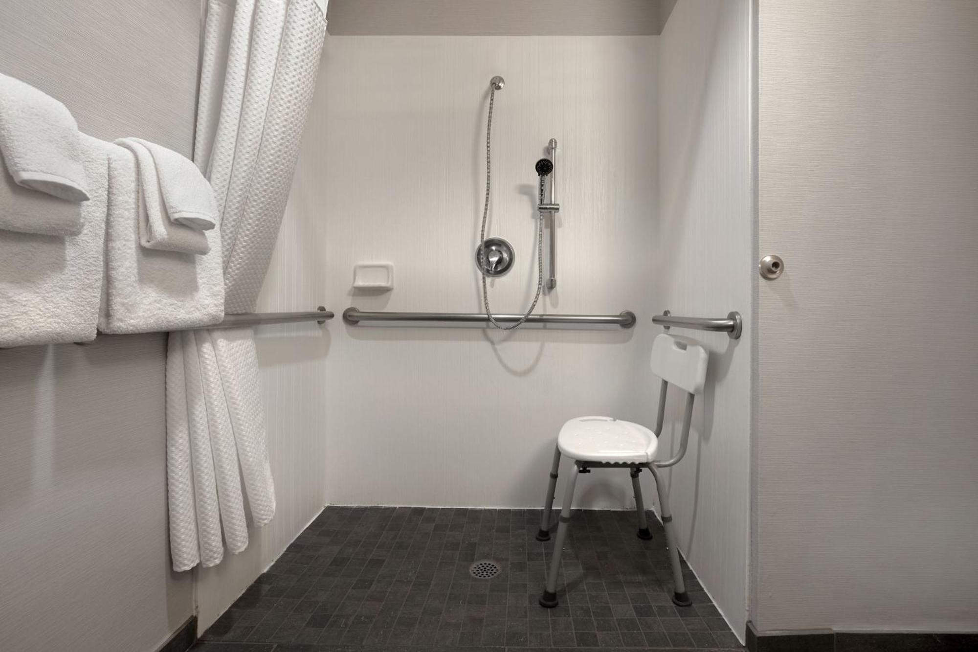 Courtyard By Marriott Portland Southeast/Clackamas Extérieur photo